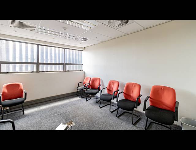 3,558M² OFFICE TO LET IN FERNDALE